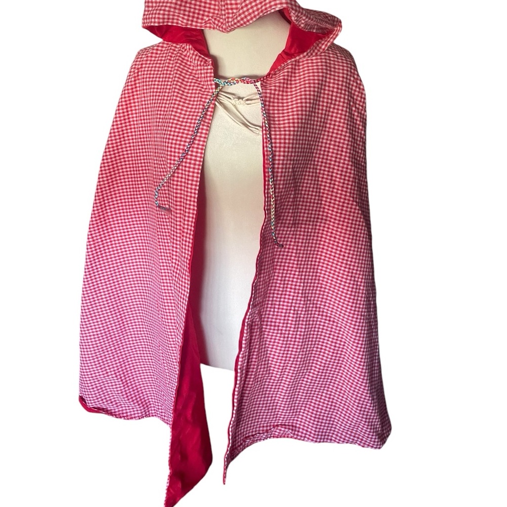 Red Riding Hood - Picture 2 of 6